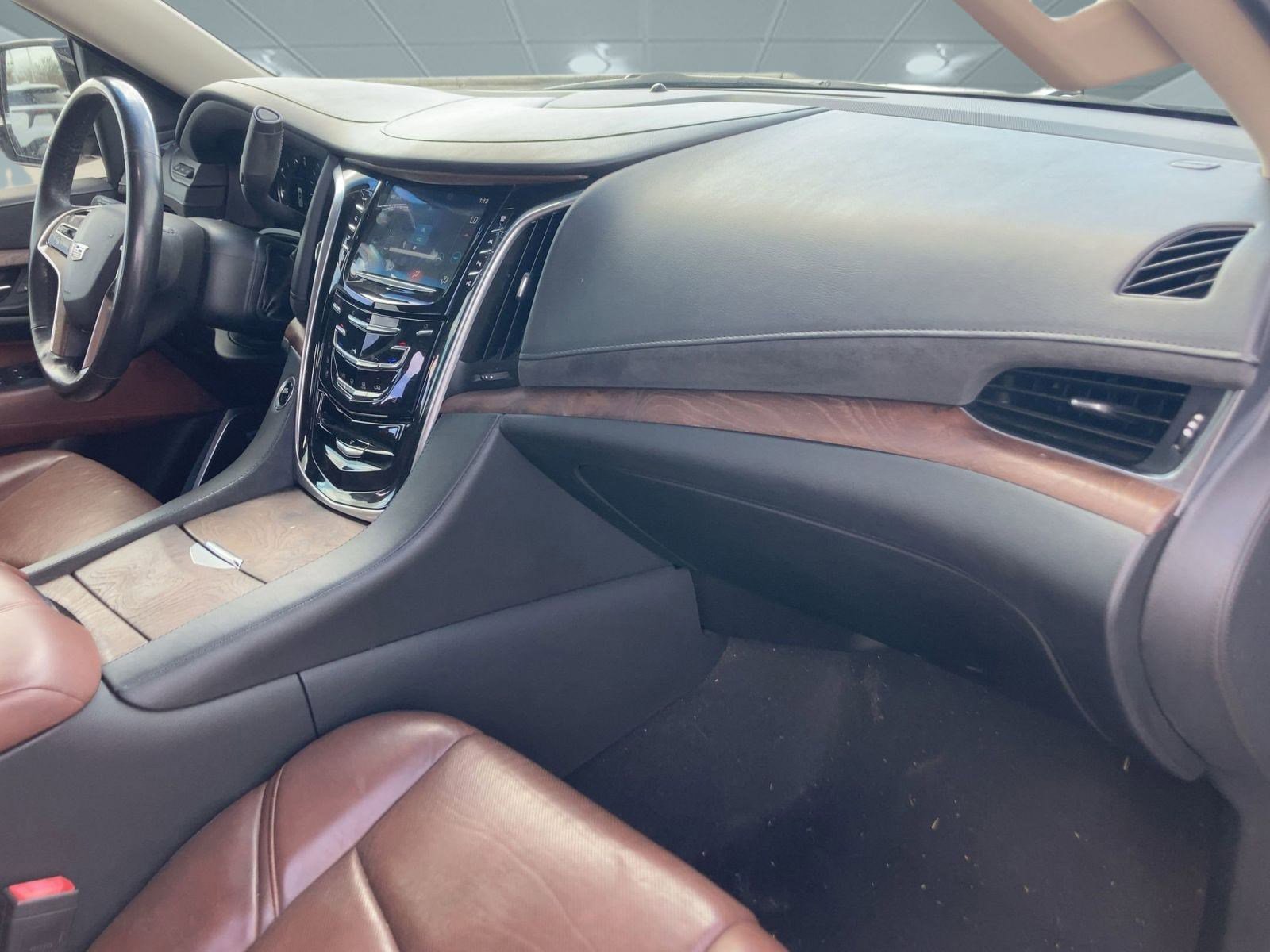 Used 2019 Cadillac Escalade Premium Luxury image 22