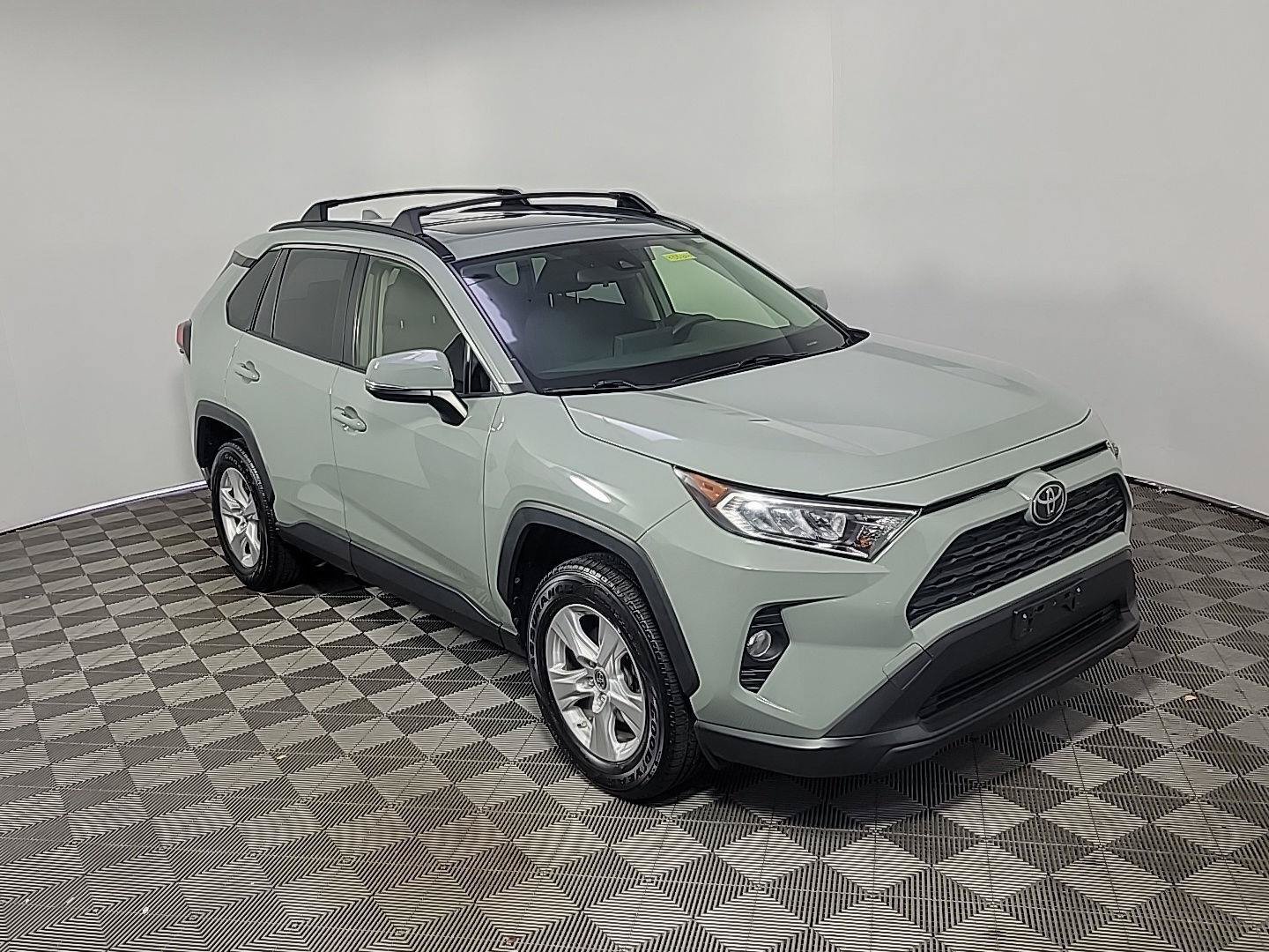 Used 2019 Toyota RAV4 XLE w/ All Weather Liner Package AWD/4WD image 2