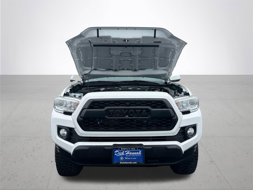 Used 2019 Toyota Tacoma SR5 AWD/4WD image 4