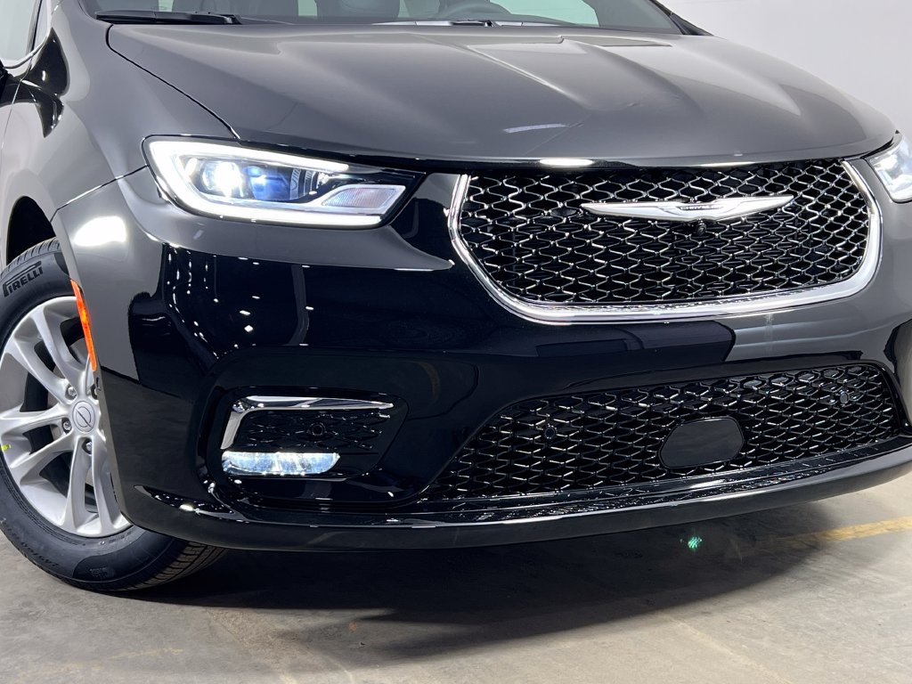 New 2026 Chrysler Pacifica Select FWD image 43