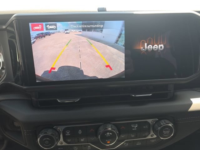 Used 2026 Jeep Wrangler Unlimited Sahara AWD/4WD image 19