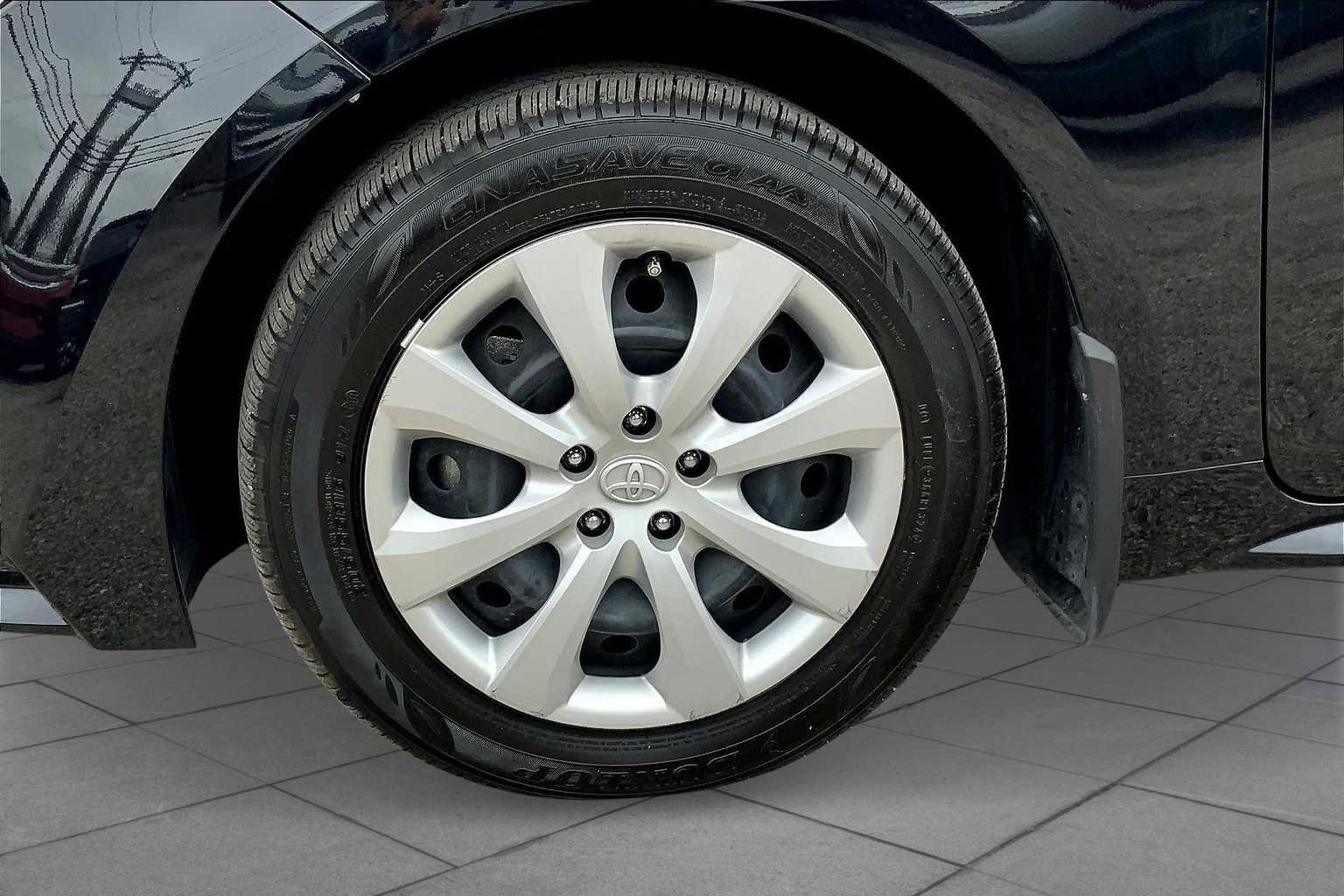 Used 2024 Toyota Corolla LE FWD image 11