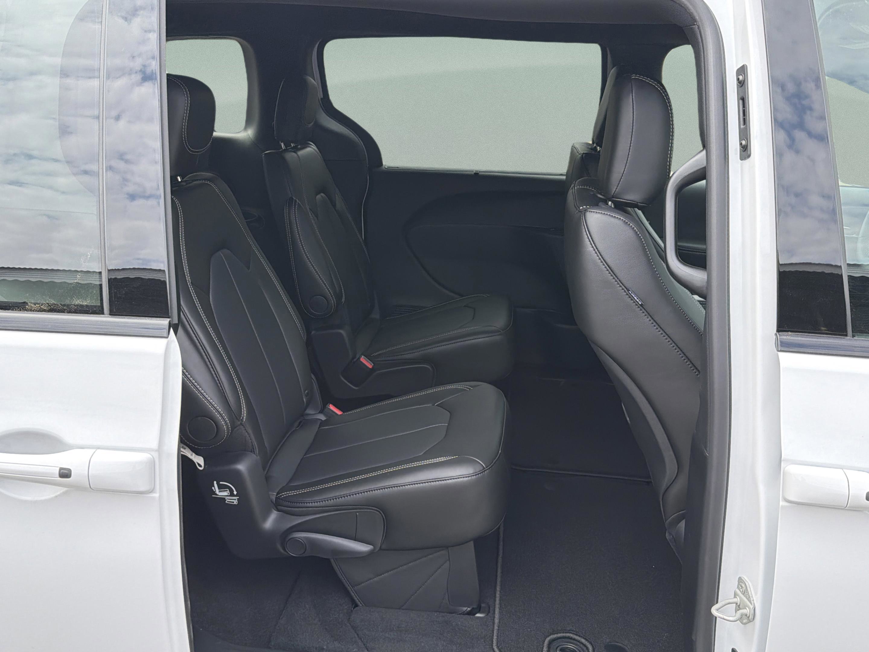 New 2026 Chrysler Pacifica Select image 25