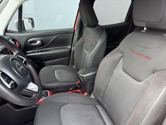Used 2020 Jeep Renegade Trailhawk AWD/4WD image 5