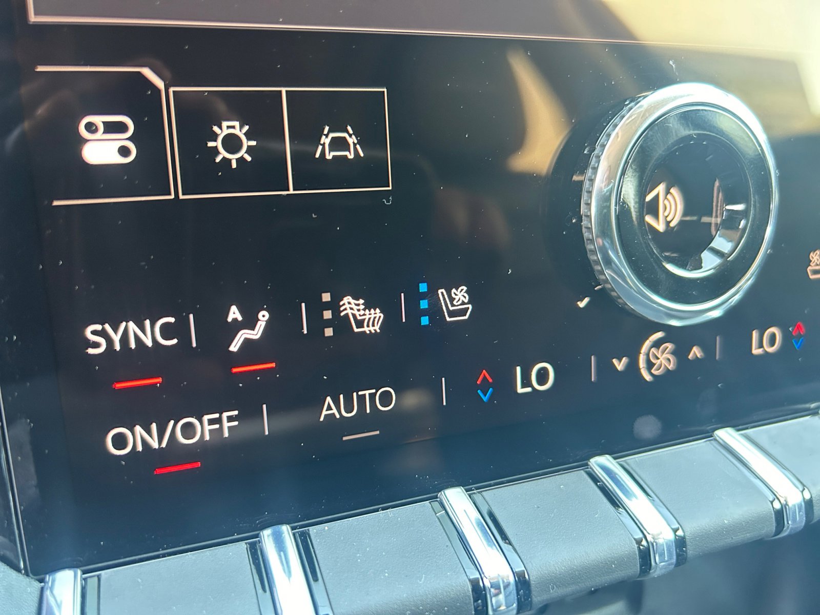 New 2026 GMC Terrain Denali w/ LPO, Floor Liner Package image 25