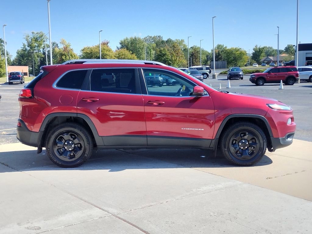 Used 2017 Jeep Cherokee Latitude w/ Cold Weather Group image 14
