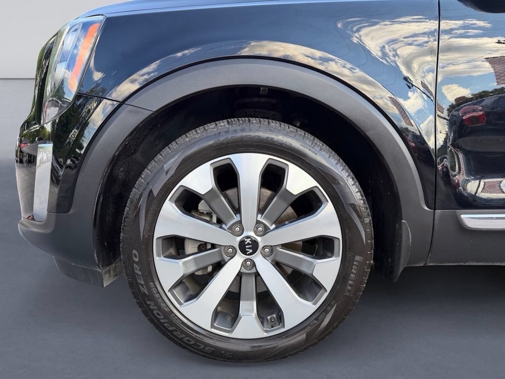Used 2021 Kia Telluride EX w/ EX Premium Package FWD image 9
