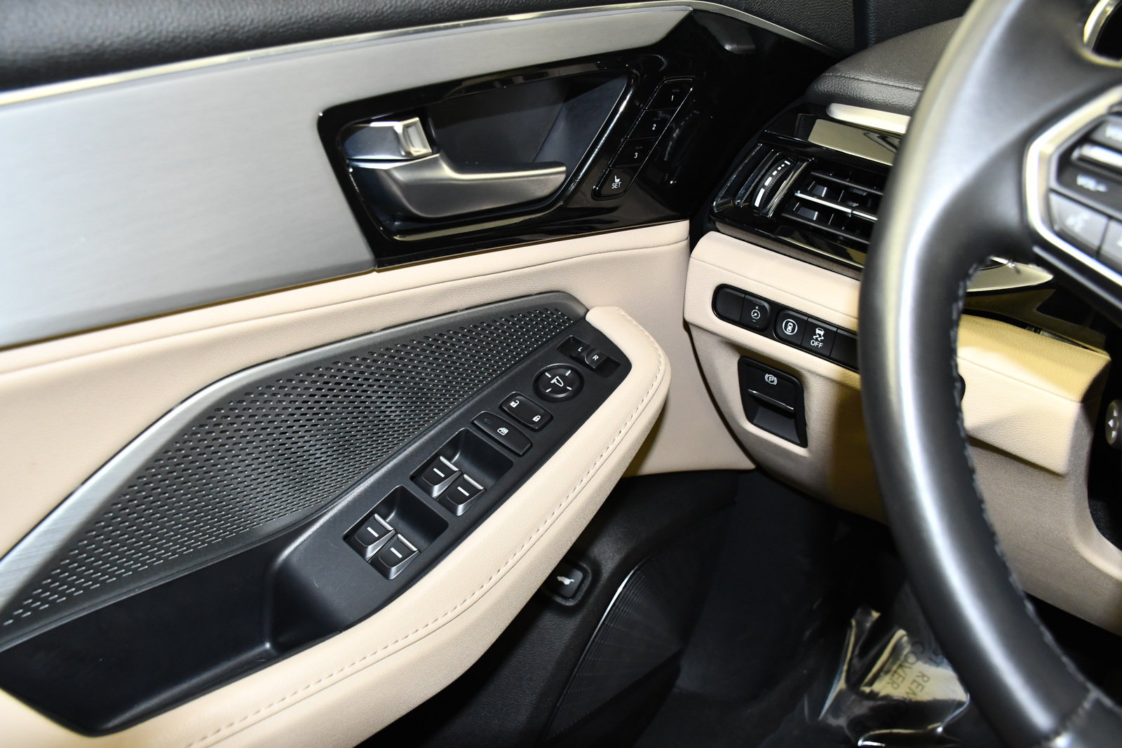 Certified 2025 Acura MDX SH-AWD image 32