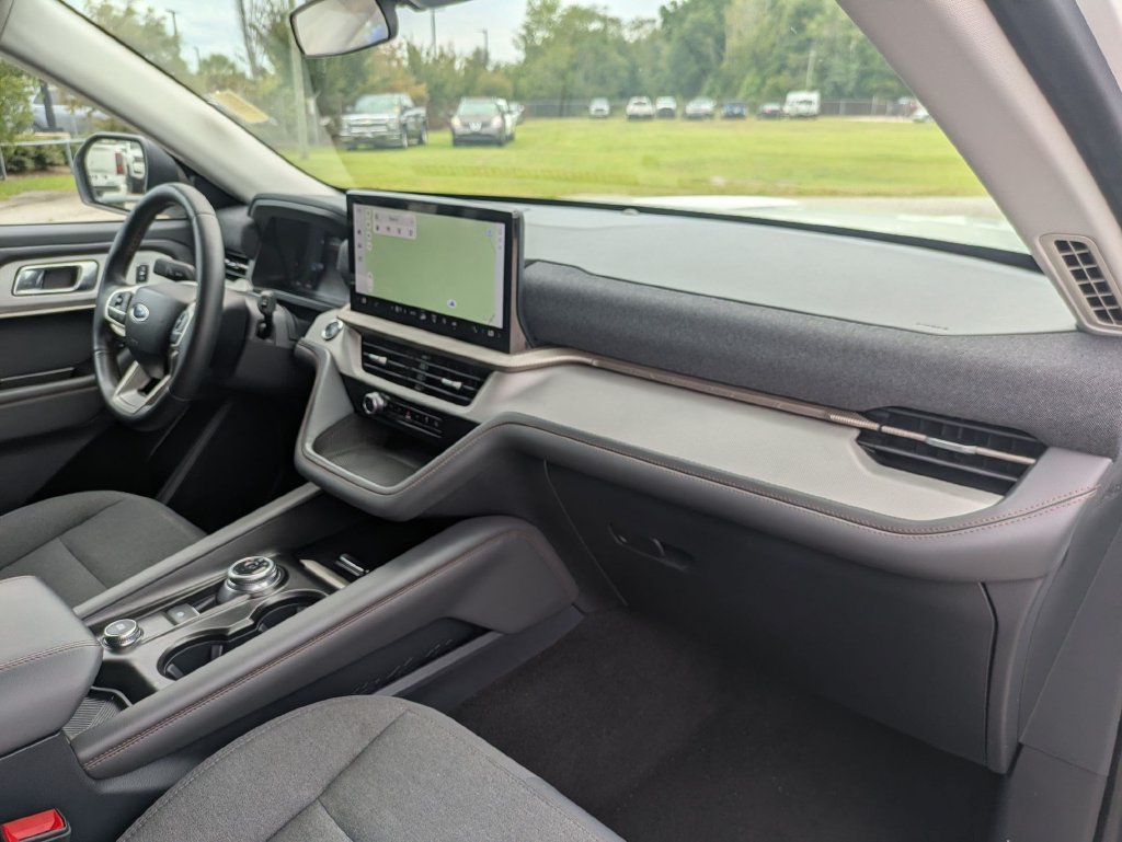 Used 2025 Ford Explorer Active AWD/4WD image 41