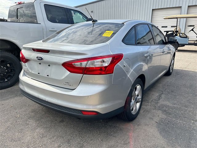 Used 2013 Ford Focus SE w/ SE Winter Pkg image 4