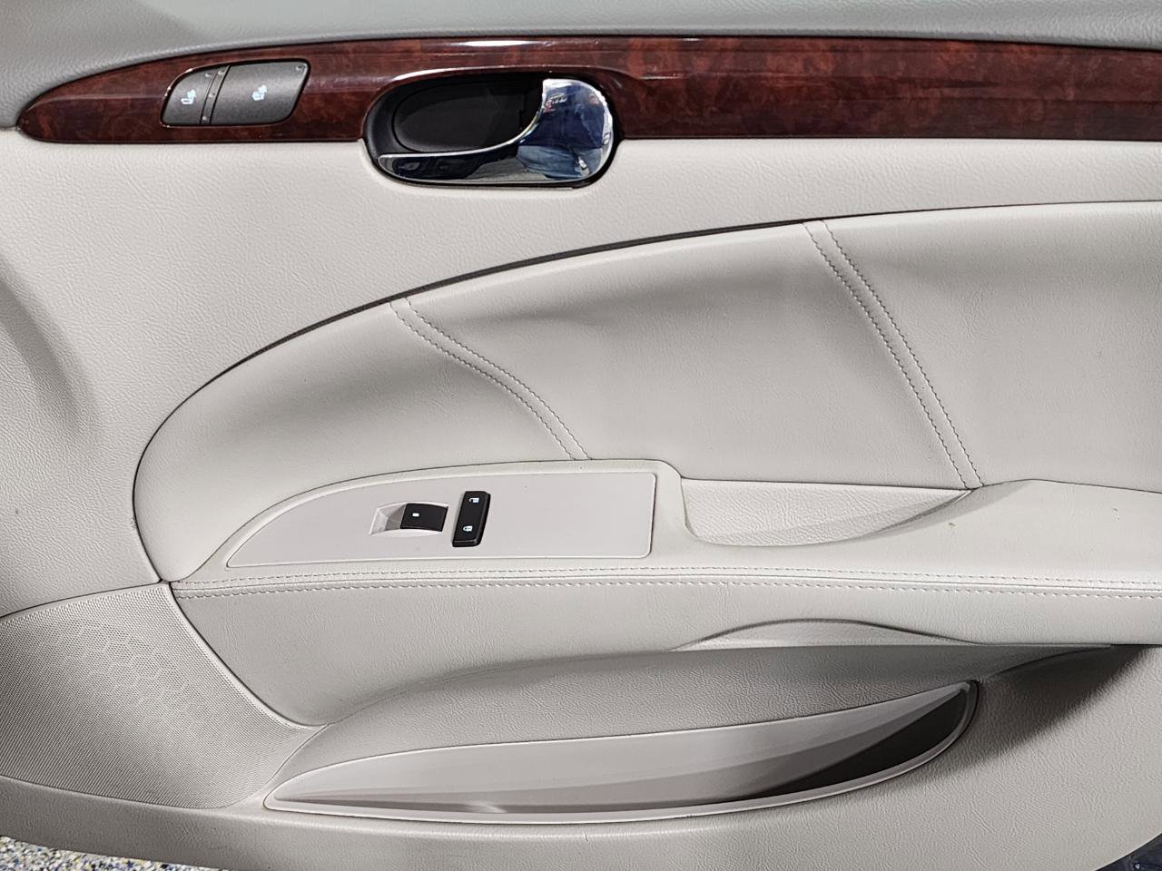 Used 2008 Buick Lucerne CXL w/ Ultra Confidence Package FWD image 23