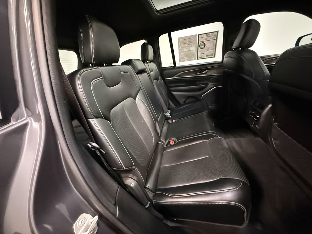 Used 2024 Jeep Grand Cherokee Overland AWD/4WD image 14