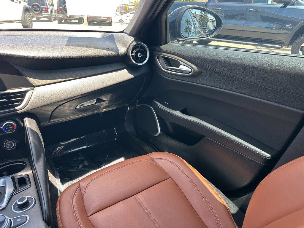 Used 2023 Alfa Romeo Giulia Ti RWD image 18