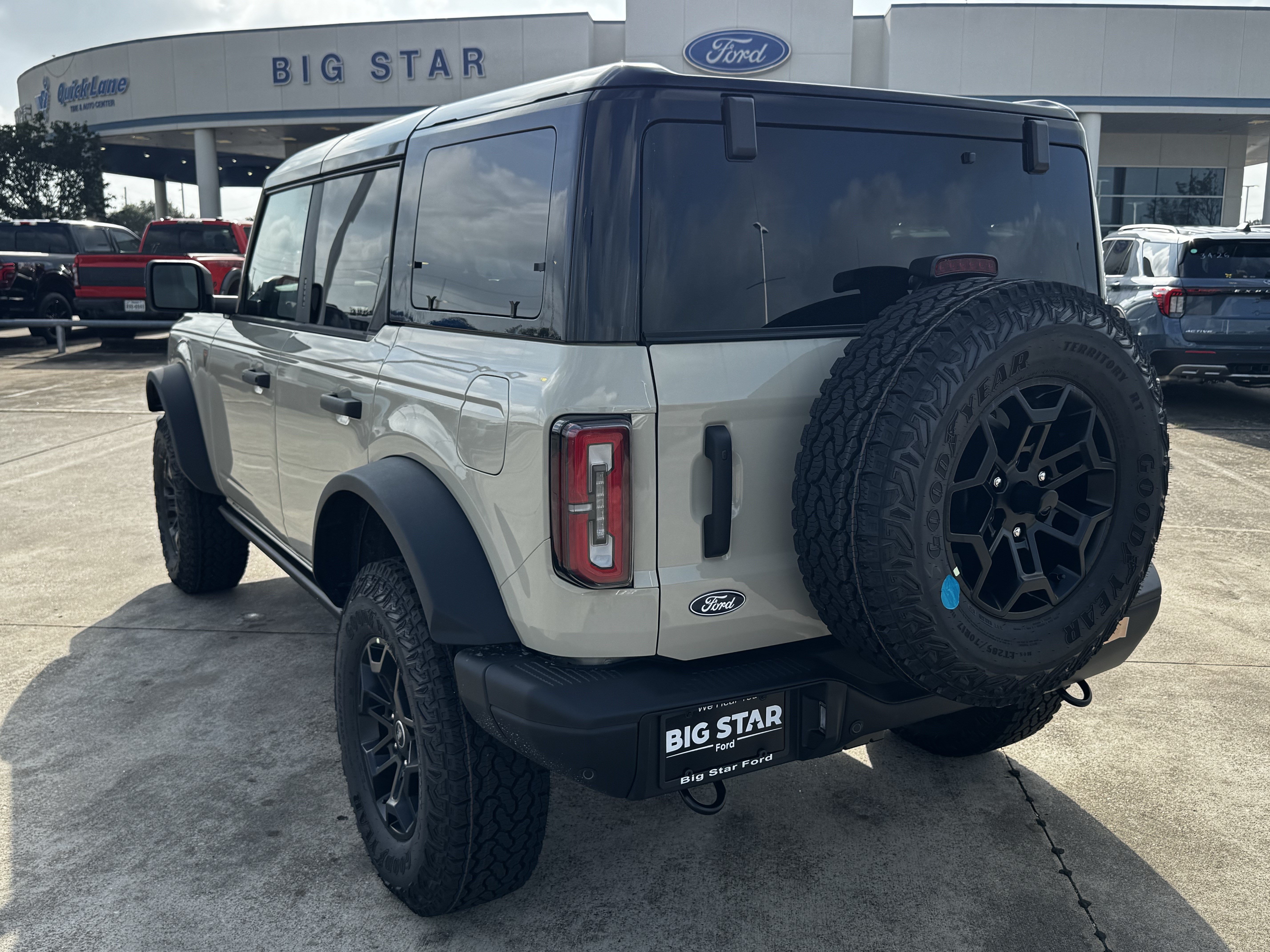 New 2026 Ford Bronco Badlands AWD/4WD image 8