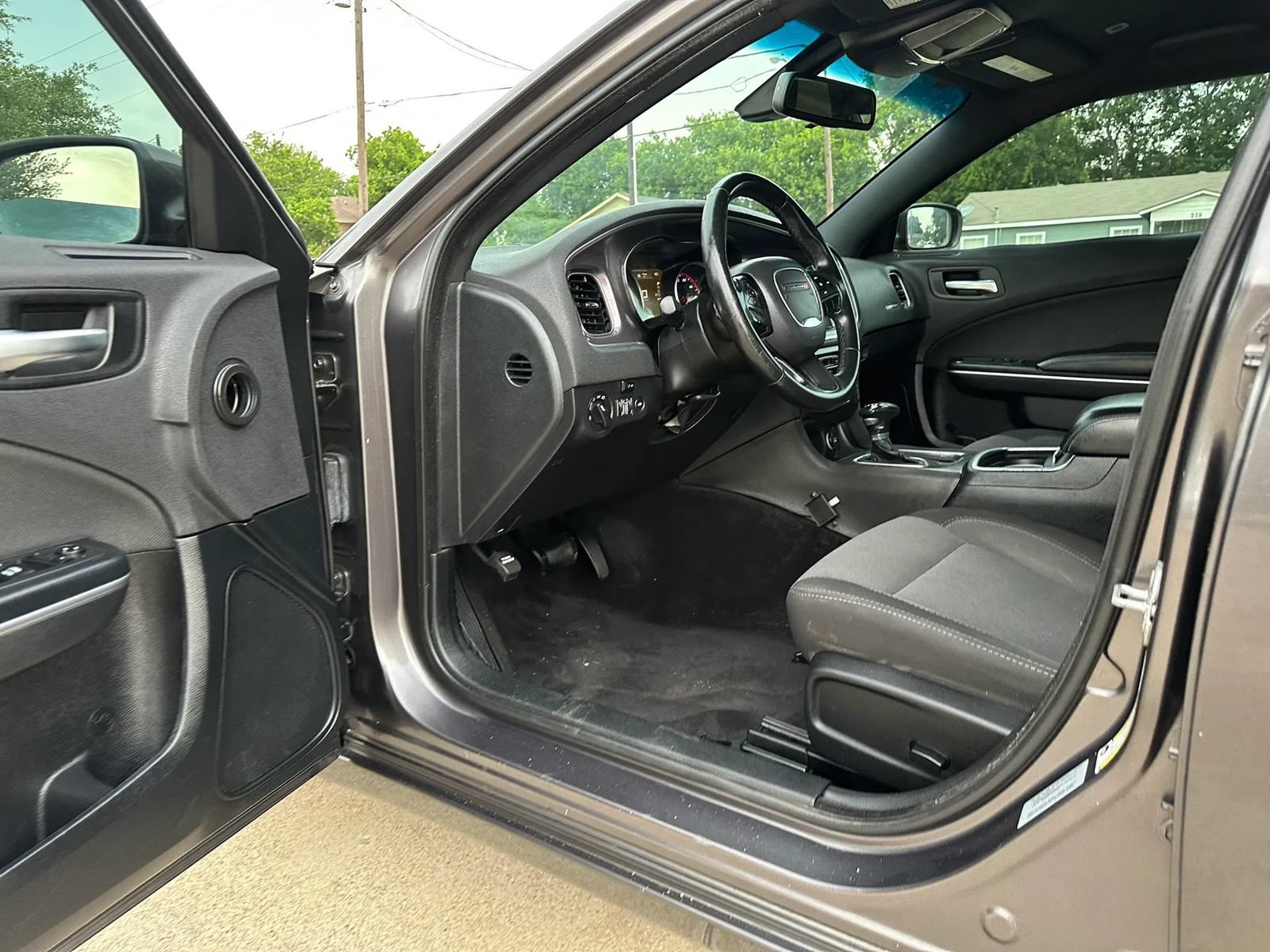 Used 2017 Dodge Charger SE RWD image 10