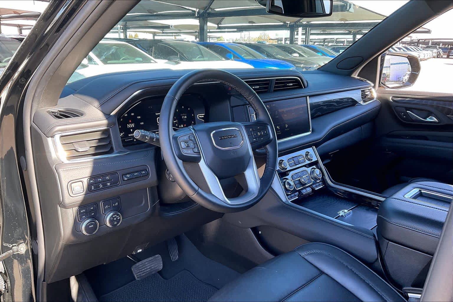 Used 2024 GMC Yukon Denali AWD/4WD image 17