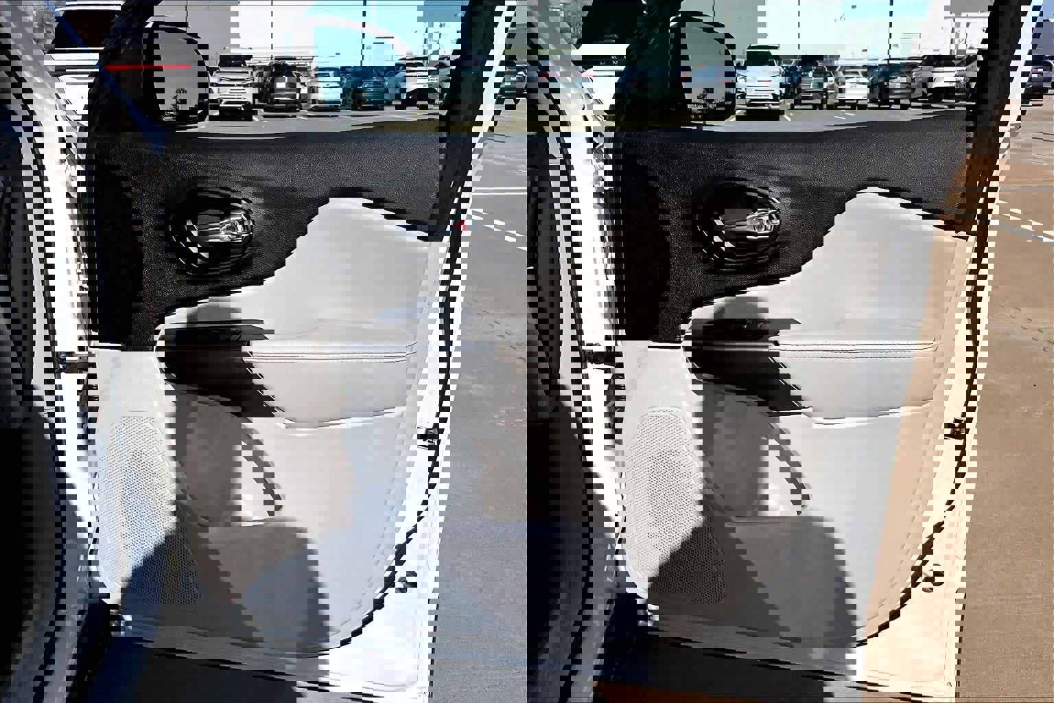 Used 2021 Jeep Cherokee Latitude Lux w/ Mopar Interior Package image 22