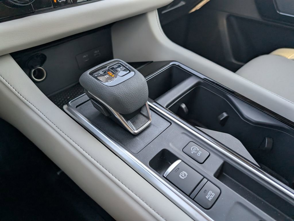 Used 2025 Nissan Pathfinder SV w/ SV Premium Package image 20