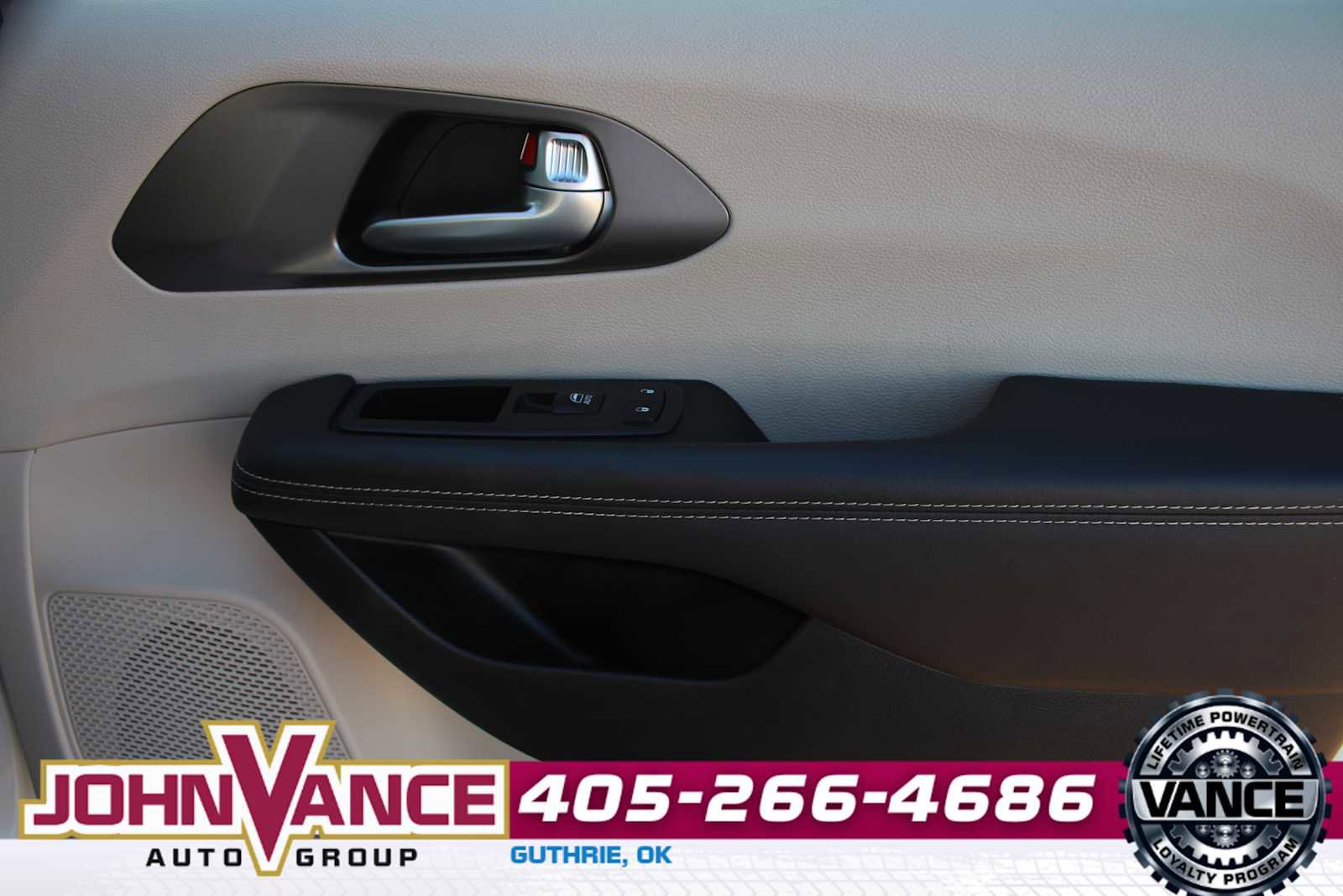 Used 2024 Chrysler Pacifica Touring-L image 14