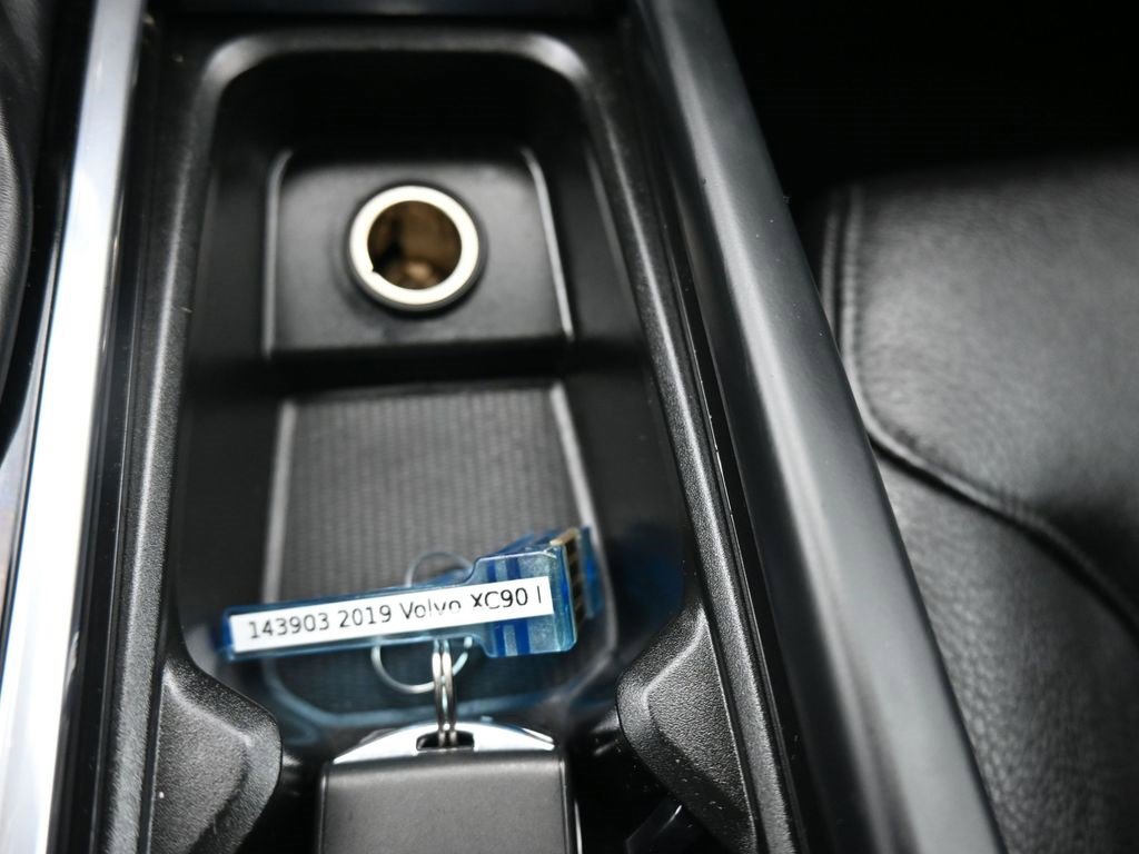 Used 2019 Volvo XC90 T6 Momentum w/ Protection Package Premier image 17