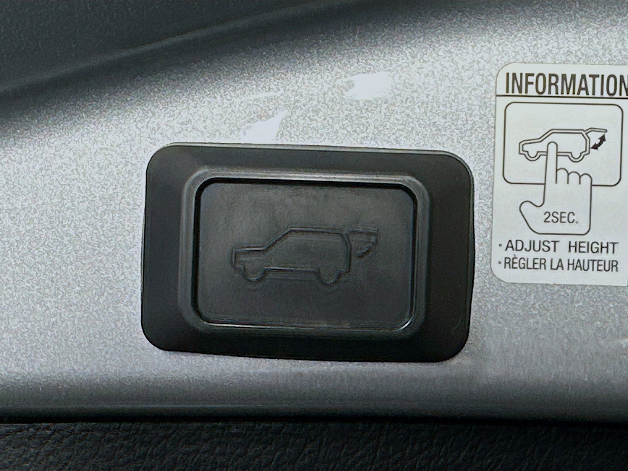 Used 2018 Toyota RAV4 XLE image 28