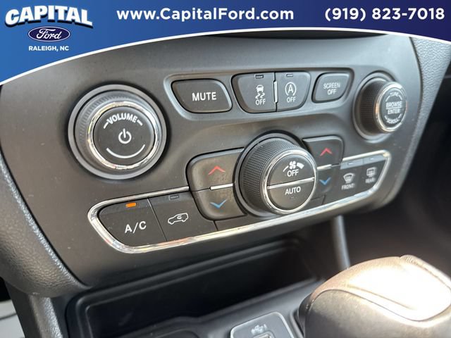 Used 2022 Jeep Cherokee Limited AWD/4WD image 30