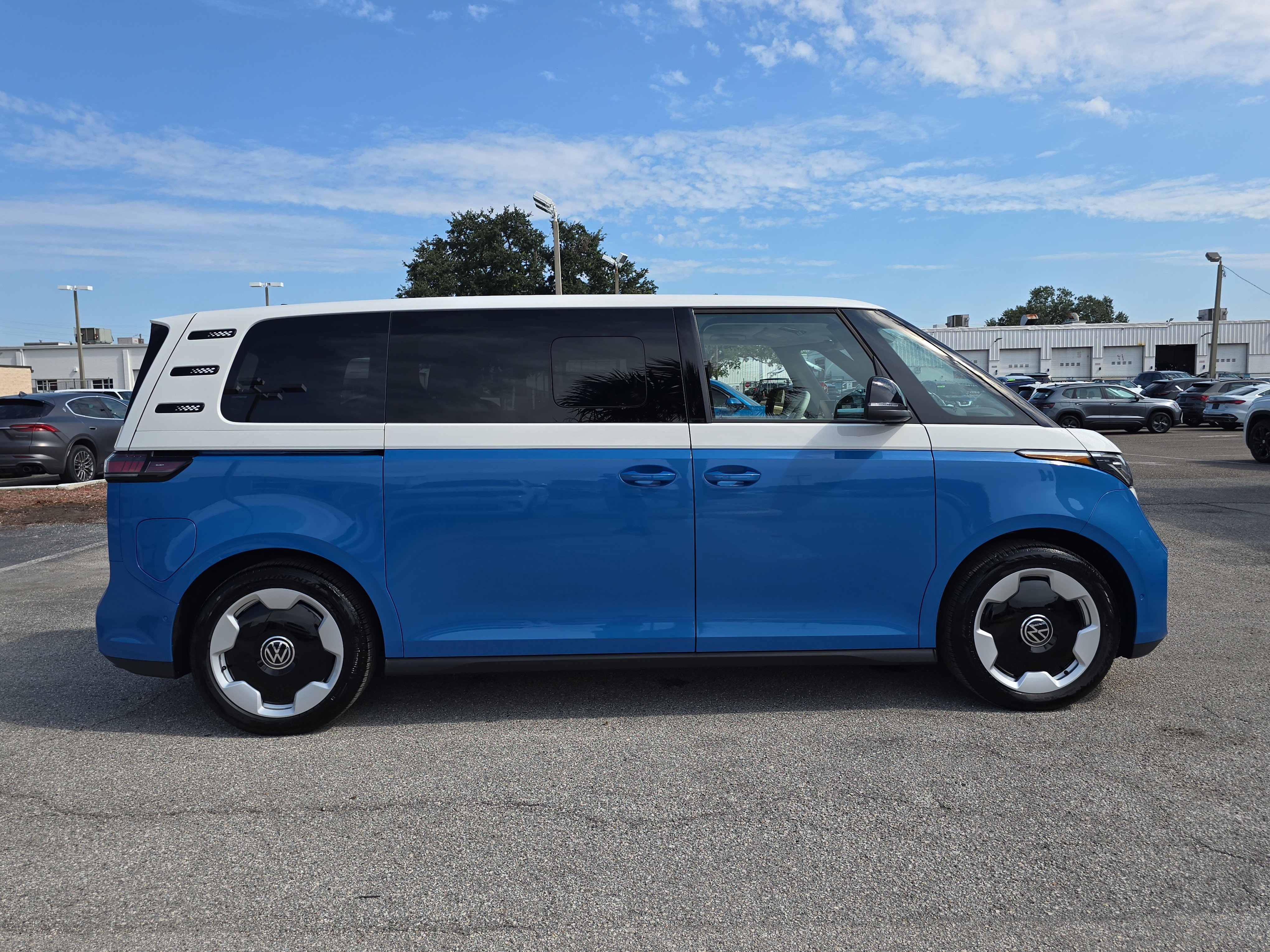 New 2025 Volkswagen ID. Buzz Pro S Plus image 4