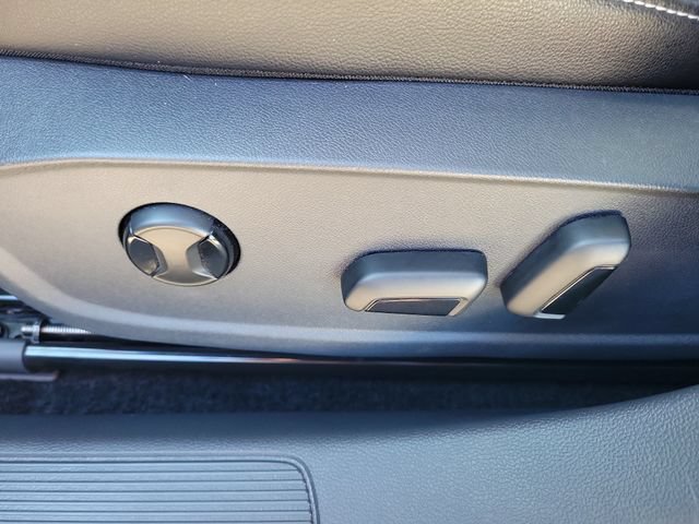 Certified 2023 Volkswagen Jetta SE w/ Panoramic Sunroof Package FWD image 18