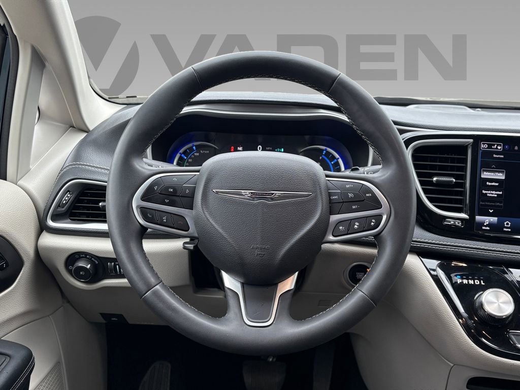 Used 2024 Chrysler Pacifica Select image 12