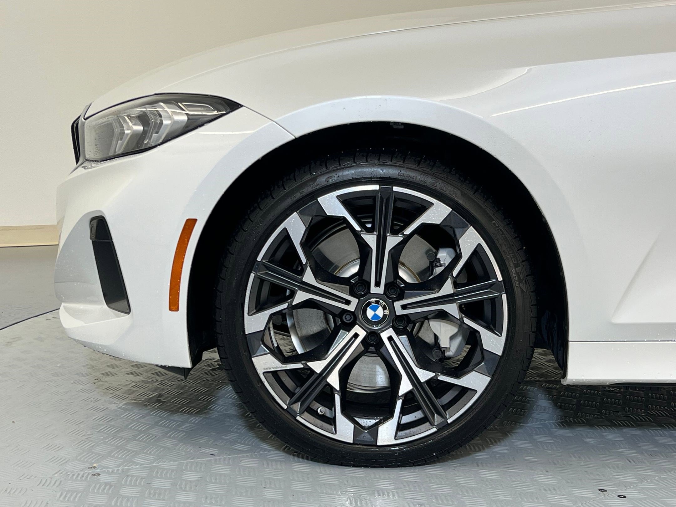 Used 2025 BMW 330i xDrive Sedan w/ Premium Package AWD/4WD image 10
