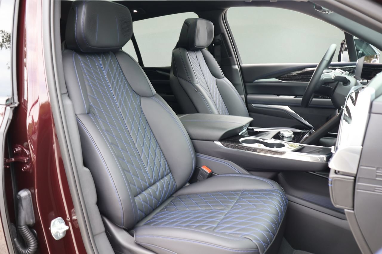 Certified 2025 Cadillac Escalade IQ Sport 1 AWD/4WD image 21