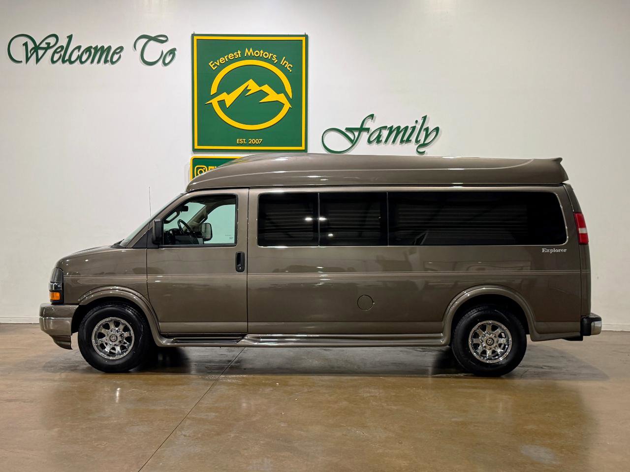 Used 2016 Chevrolet Express 2500 Extended image 4