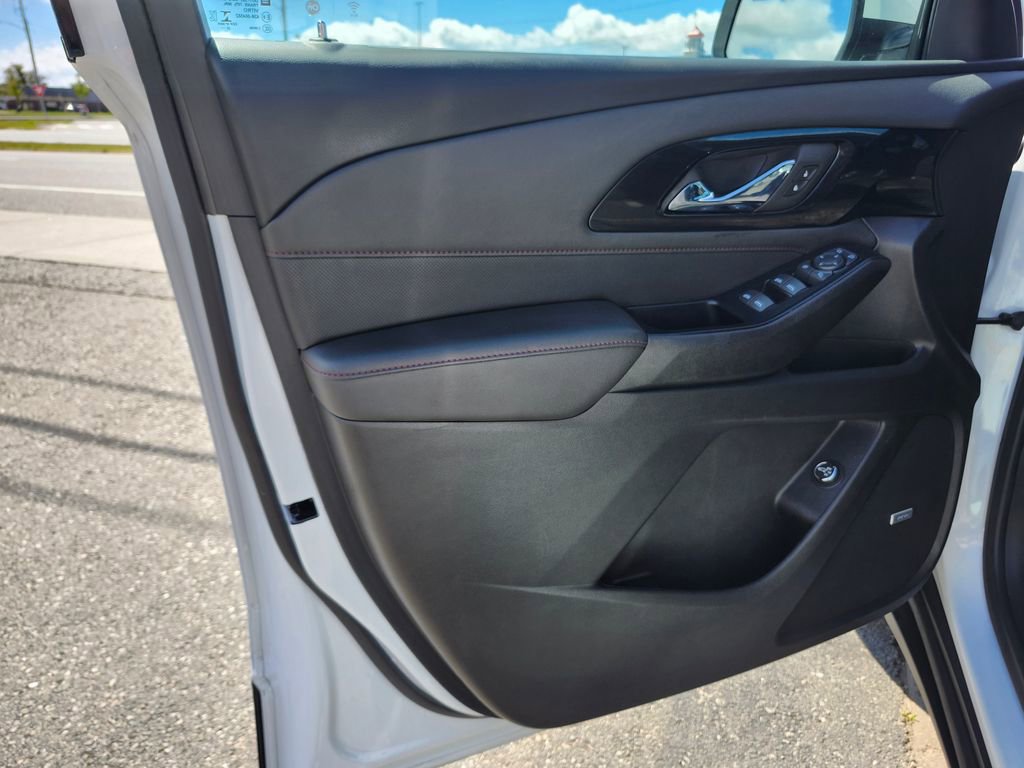 Used 2023 Chevrolet Traverse RS image 8