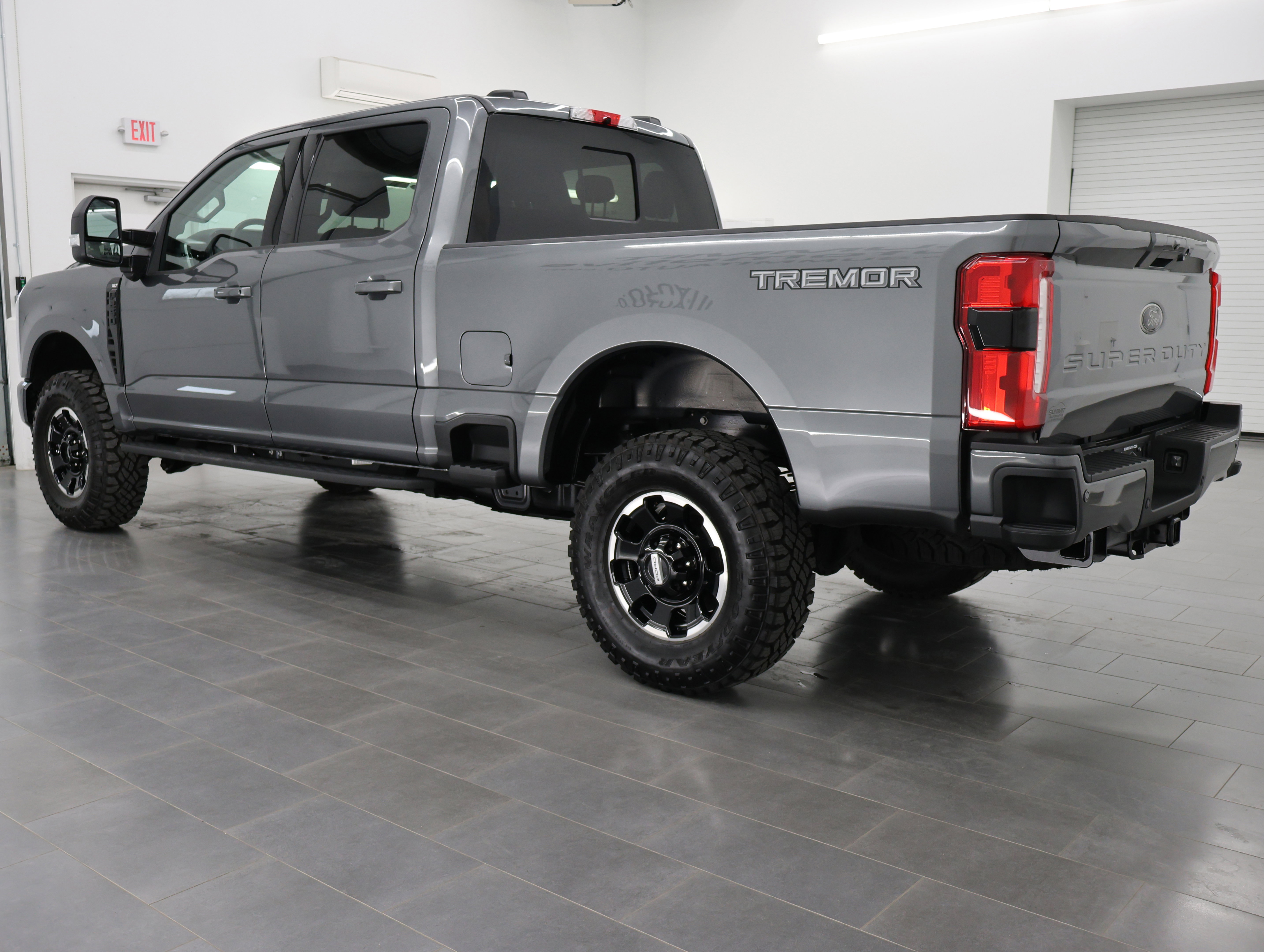 Used 2025 Ford F250 XLT w/ Black Appearance Package AWD/4WD image 6
