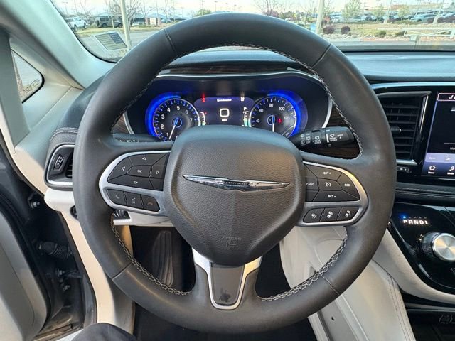 Used 2023 Chrysler Pacifica Limited image 13
