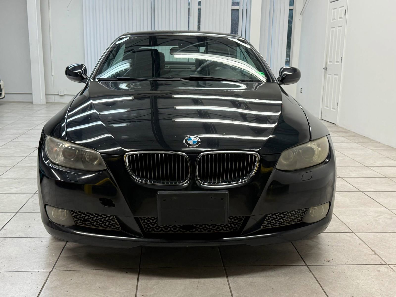 Used 2010 BMW 335i Convertible image 2