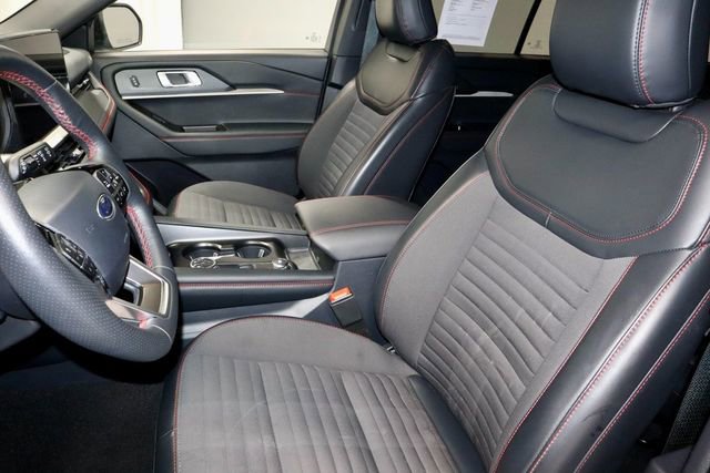 Used 2025 Ford Explorer ST-Line w/ ST-Line Street Pack image 27