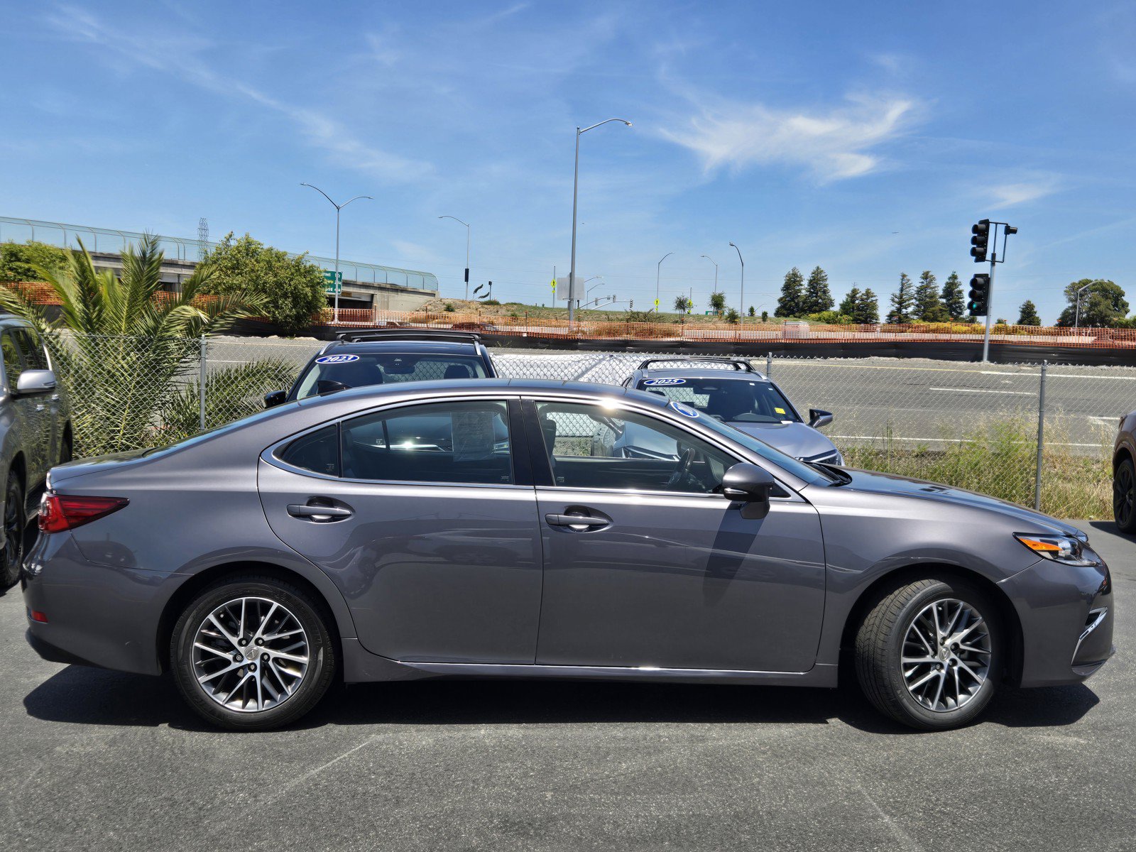 Used 2017 Lexus ES 350 w/ Navigation System Package FWD image 3