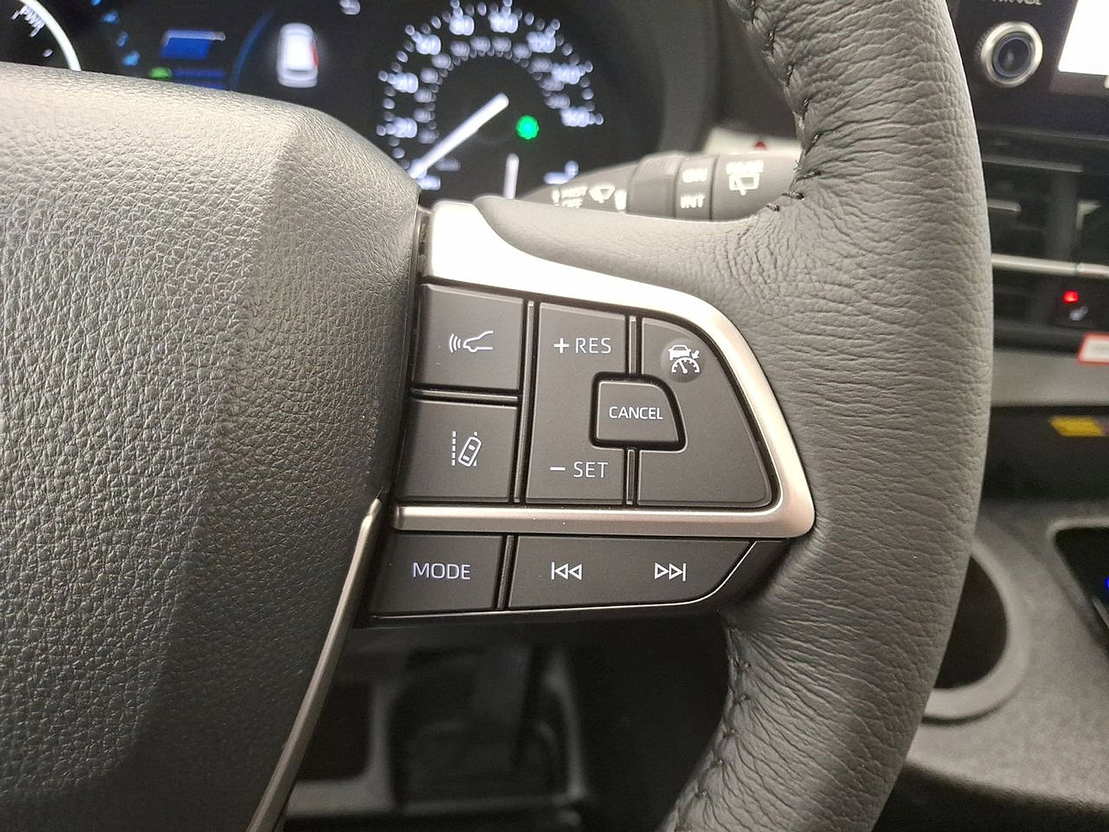 Used 2026 Toyota Sienna XLE FWD image 18