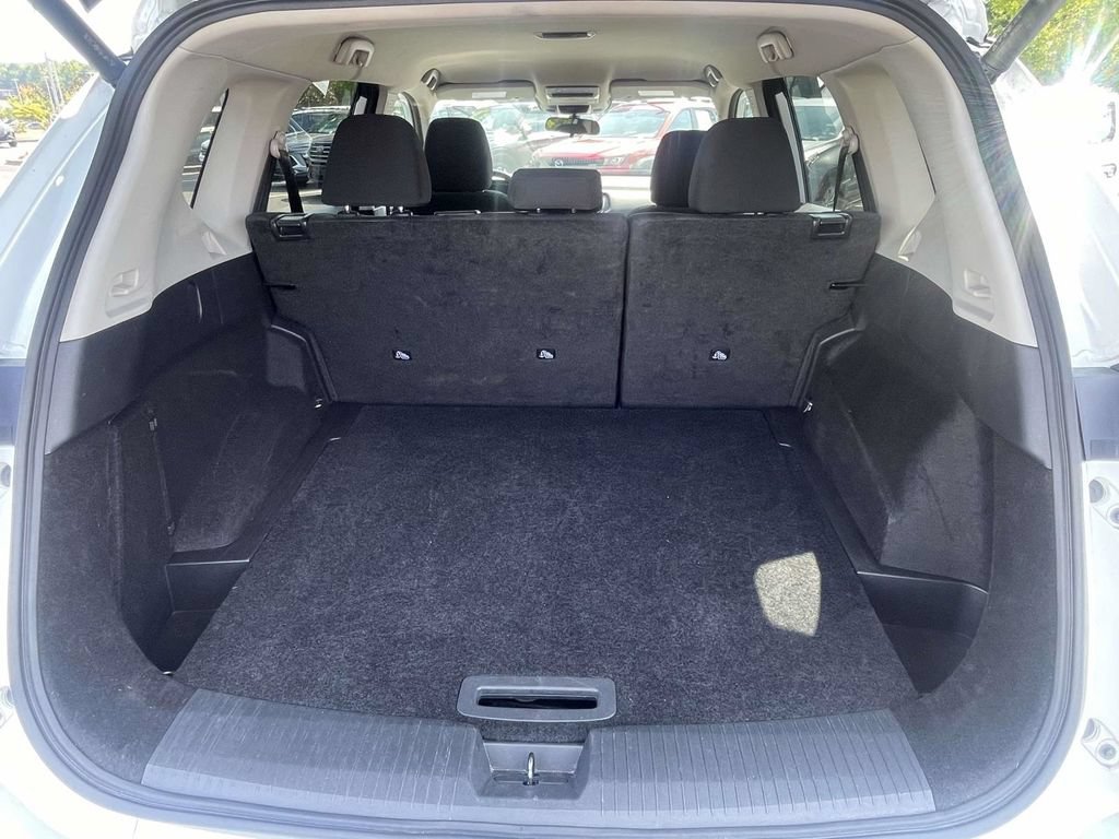 Used 2025 Nissan Rogue SV FWD image 10