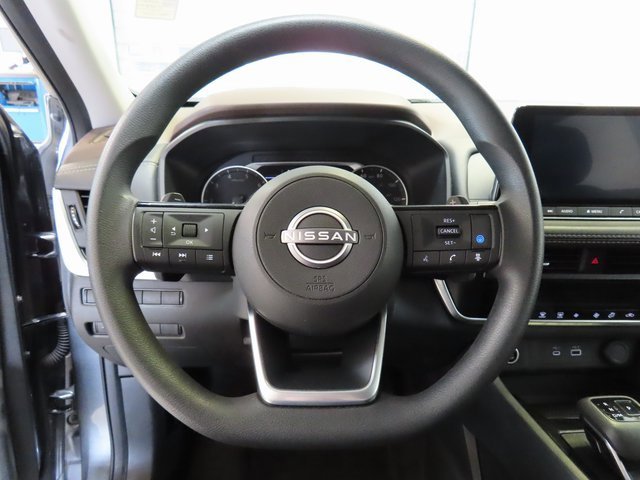 Used 2023 Nissan Rogue SV image 8