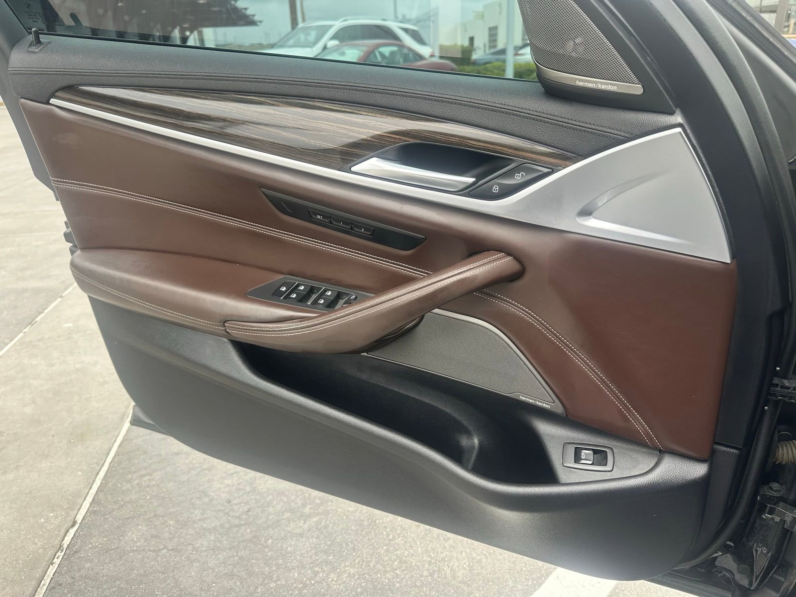 Used 2020 BMW M550i xDrive AWD/4WD image 3