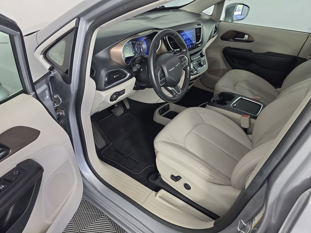 Used 2017 Chrysler Pacifica Touring-L Plus w/ Advanced Safetytec Group image 11