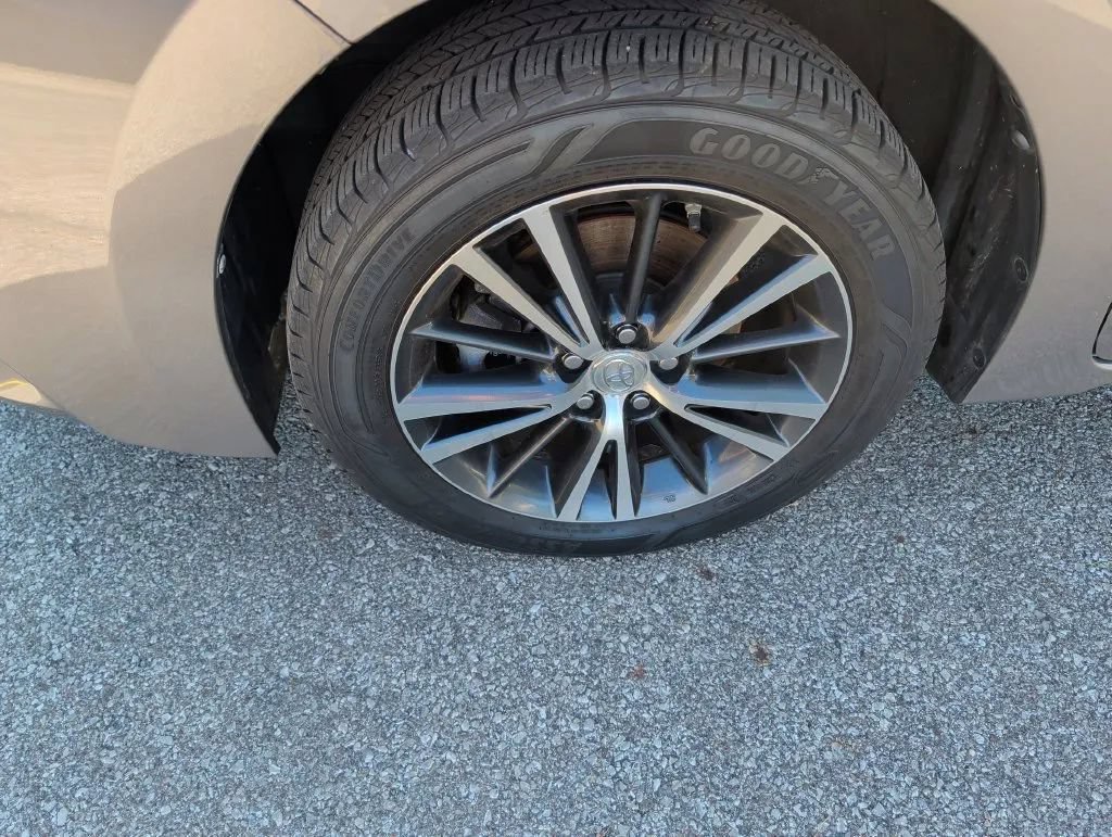 Used 2016 Toyota Corolla LE FWD image 15