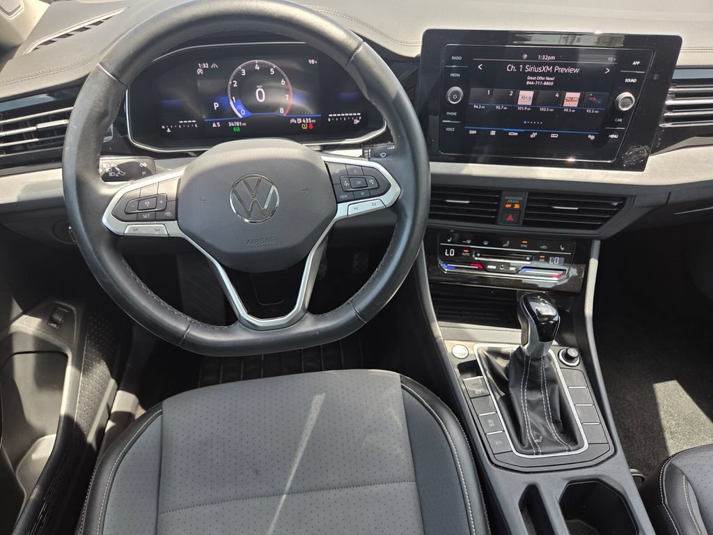 Used 2025 Volkswagen Jetta SE FWD image 19