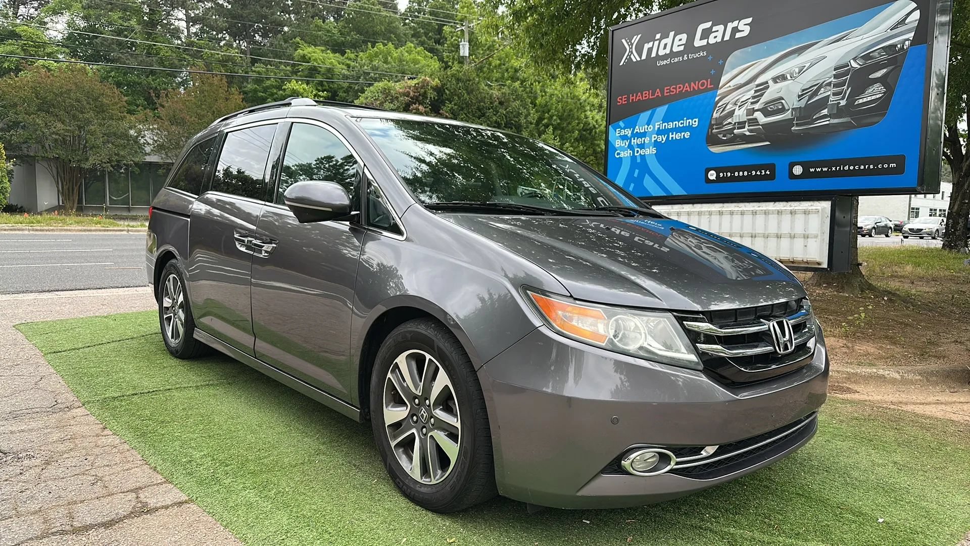 Used 2015 Honda Odyssey Touring image 1