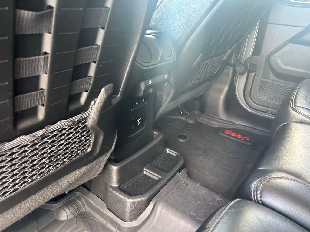 Used 2022 Jeep Wrangler Unlimited Rubicon w/ Xtreme Recon 35" Tire Package image 10