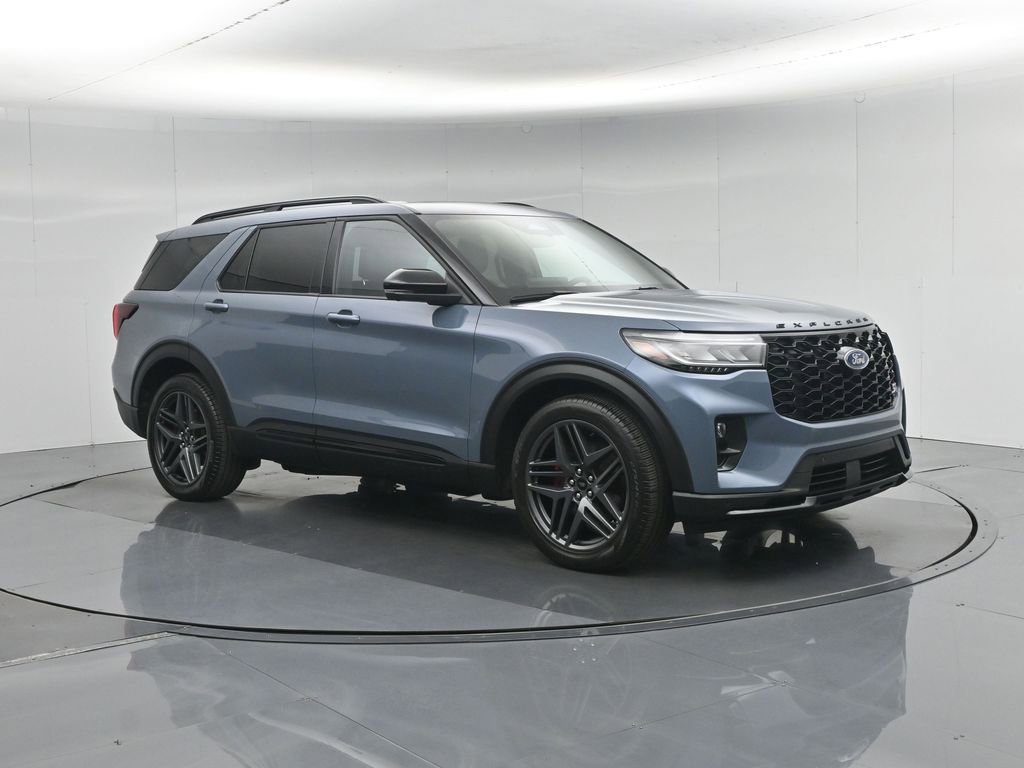 Used 2025 Ford Explorer ST image 28