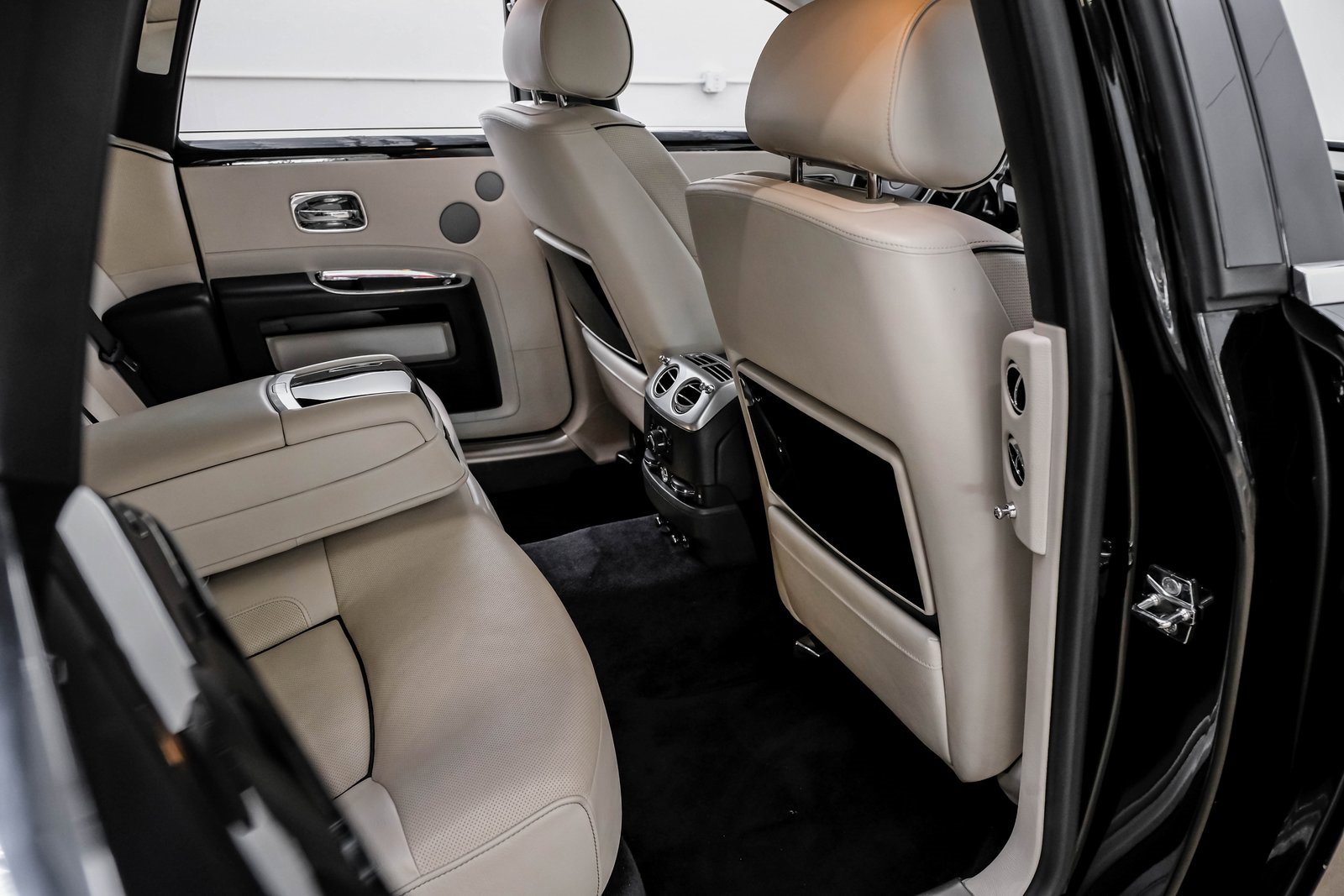 Used 2014 Rolls-Royce Ghost image 50