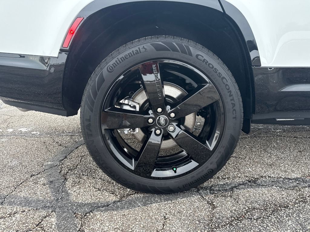 New 2025 Land Rover Defender 130 X-Dynamic SE image 23